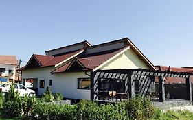 Casa De Sub Piatra